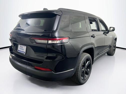 Diamond Black Crystal Pearlcoat 2023 Jeep Grand Cherokee L Limited