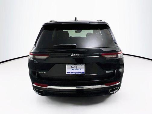 Diamond Black Crystal Pearlcoat 2023 Jeep Grand Cherokee Overland