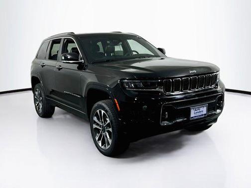 Diamond Black Crystal Pearlcoat 2023 Jeep Grand Cherokee Overland