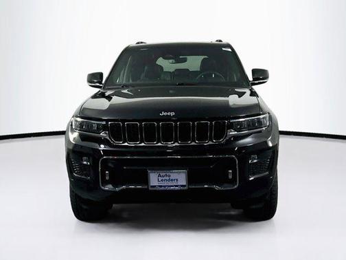 Diamond Black Crystal Pearlcoat 2023 Jeep Grand Cherokee Overland