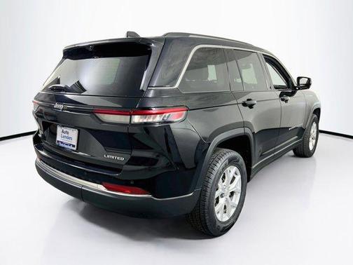 Diamond Black Crystal Pearlcoat 2023 Jeep Grand Cherokee Limited