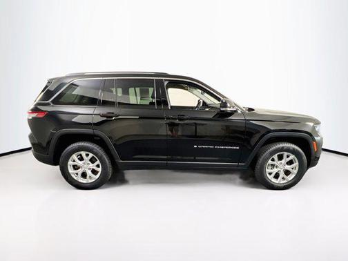 Diamond Black Crystal Pearlcoat 2023 Jeep Grand Cherokee Limited