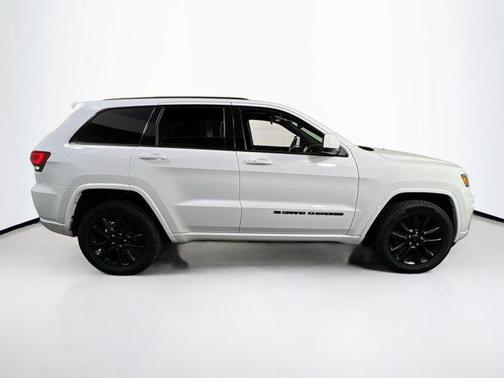 2022 Jeep Grand Cherokee Laredo