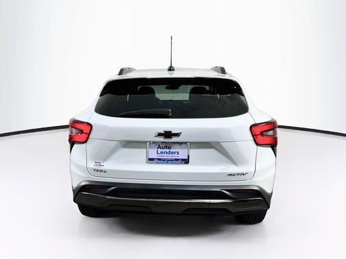 Summit White 2025 Chevrolet Trax FWD ACTIV