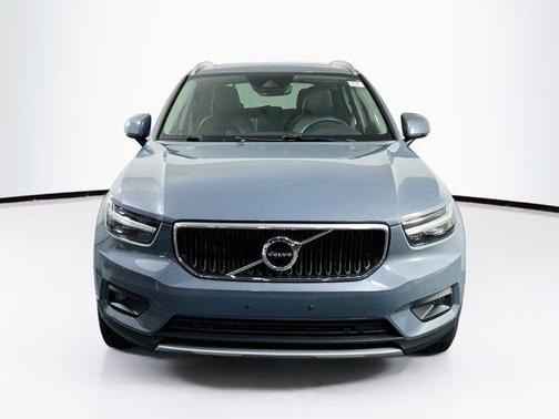 Thunder Grey Metallic 2021 Volvo XC40 T5 Momentum