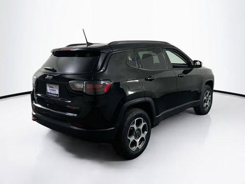 Diamond Black Crystal Pearlcoat 2022 Jeep Compass Trailhawk