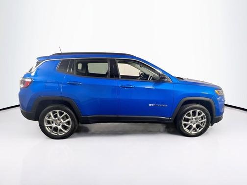 Laser Blue Pearlcoat 2022 Jeep Compass Latitude Lux