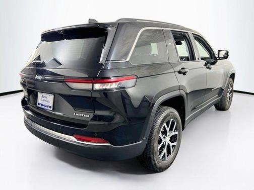 Diamond Black Crystal Pearlcoat 2023 Jeep Grand Cherokee Limited
