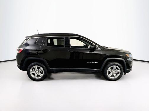 Diamond Black Crystal Pearlcoat 2023 Jeep Compass Latitude