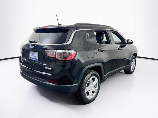 Diamond Black Crystal Pearlcoat 2023 Jeep Compass Latitude