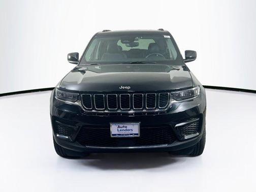 Diamond Black Crystal Pearlcoat 2023 Jeep Grand Cherokee Laredo