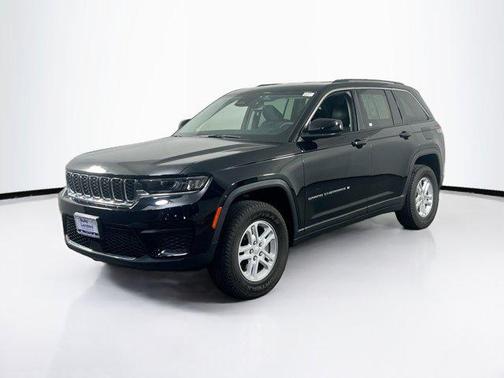 Diamond Black Crystal Pearlcoat 2023 Jeep Grand Cherokee Laredo