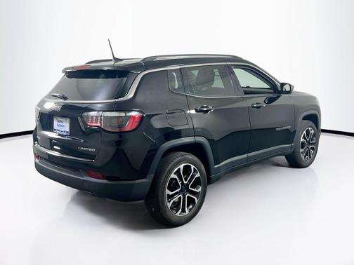 Diamond Black Crystal Pearlcoat 2022 Jeep Compass Limited