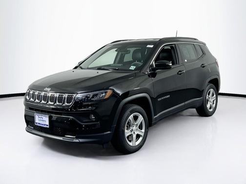 Diamond Black Crystal Pearlcoat 2023 Jeep Compass Latitude