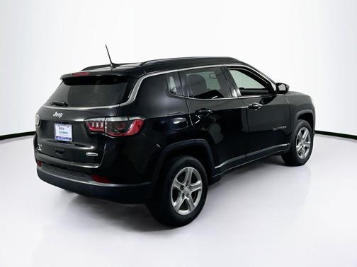 Diamond Black Crystal Pearlcoat 2023 Jeep Compass Latitude