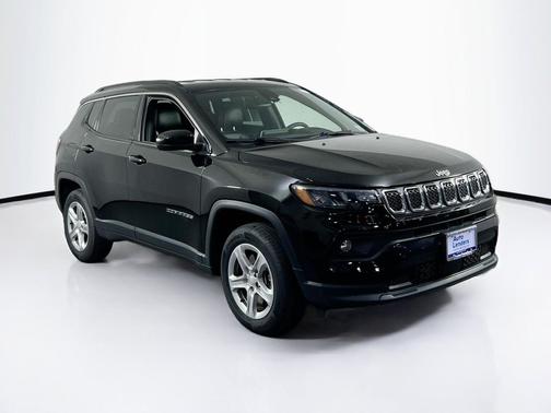 Diamond Black Crystal Pearlcoat 2023 Jeep Compass Latitude
