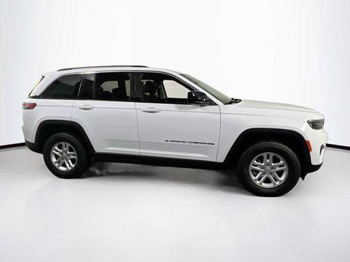 2022 Jeep Grand Cherokee Laredo