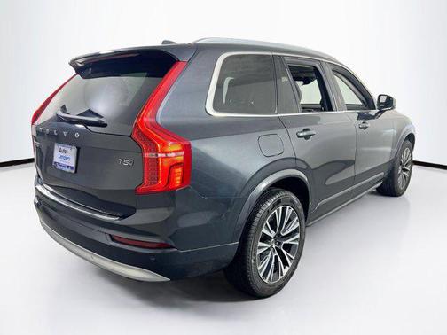 2022 Volvo XC90 T5 Momentum