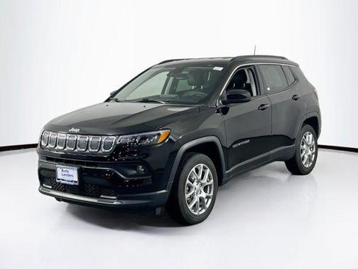 Diamond Black Crystal Pearlcoat 2022 Jeep Compass Latitude Lux