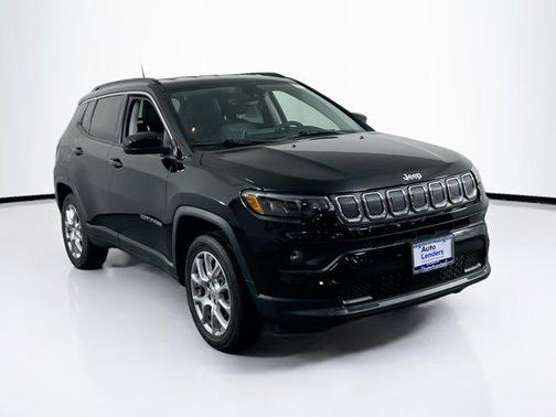 Diamond Black Crystal Pearlcoat 2022 Jeep Compass Latitude Lux