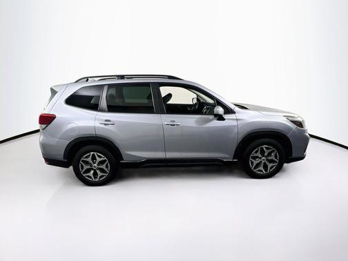 Ice Silver Metallic 2021 Subaru Forester Premium