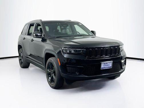 Diamond Black Crystal Pearlcoat 2023 Jeep Grand Cherokee Altitude
