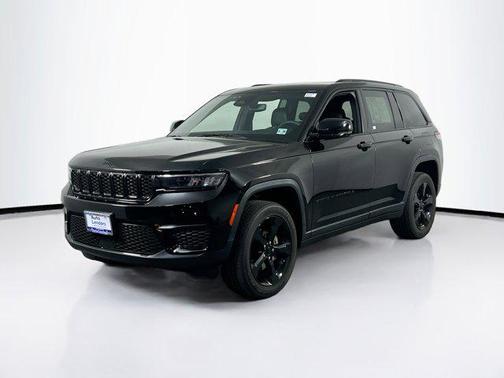 Diamond Black Crystal Pearlcoat 2023 Jeep Grand Cherokee Altitude