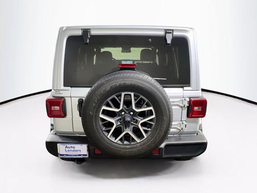 Silver Zynith Clearcoat 2024 Jeep Wrangler 4-Door Sahara 4x4