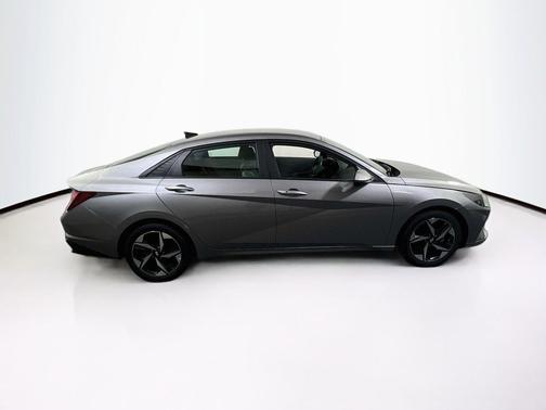 Fluid Metal 2023 Hyundai ELANTRA SEL