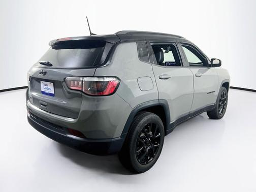 Sting-Gray Clearcoat 2023 Jeep Compass Latitude