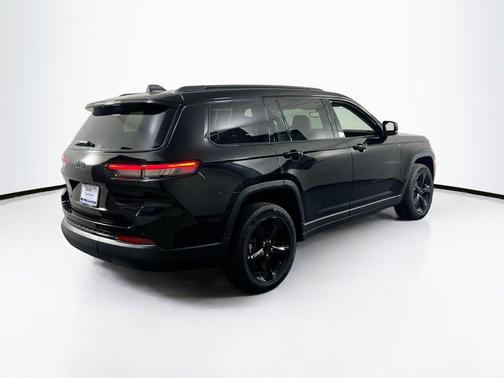 Diamond Black Crystal Pearlcoat 2023 Jeep Grand Cherokee L Limited