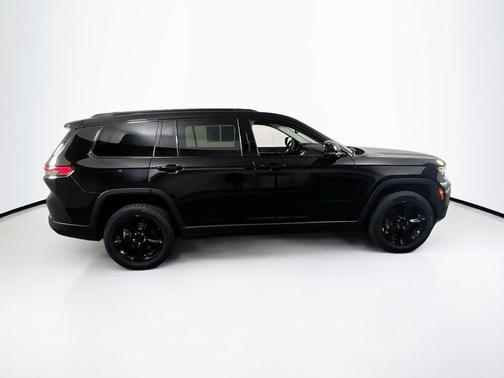 Diamond Black Crystal Pearlcoat 2023 Jeep Grand Cherokee L Limited