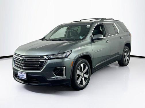 Silver Sage Metallic 2022 Chevrolet Traverse LT Leather