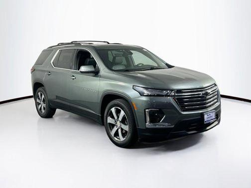 Silver Sage Metallic 2022 Chevrolet Traverse LT Leather