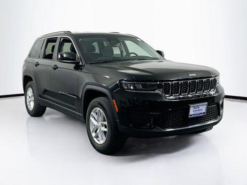 Diamond Black Crystal Pearlcoat 2023 Jeep Grand Cherokee Laredo