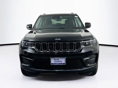 Diamond Black Crystal Pearlcoat 2023 Jeep Grand Cherokee Laredo