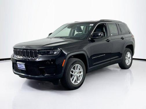 Diamond Black Crystal Pearlcoat 2023 Jeep Grand Cherokee Laredo