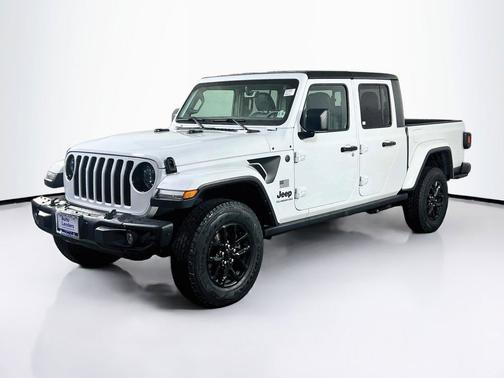 Bright White Clearcoat 2023 Jeep Gladiator Freedom 4x4