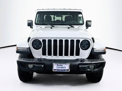 Bright White Clearcoat 2023 Jeep Gladiator Freedom 4x4