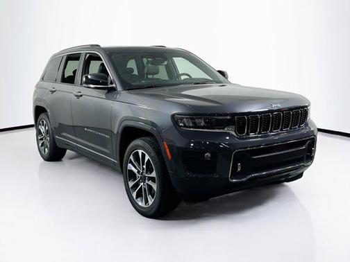 Baltic Gray Metallic Clearcoat 2022 Jeep Grand Cherokee Overland
