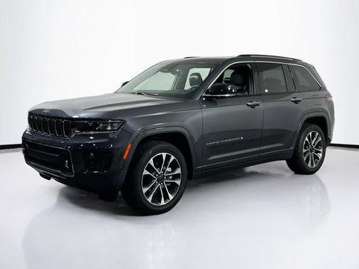 Baltic Gray Metallic Clearcoat 2022 Jeep Grand Cherokee Overland