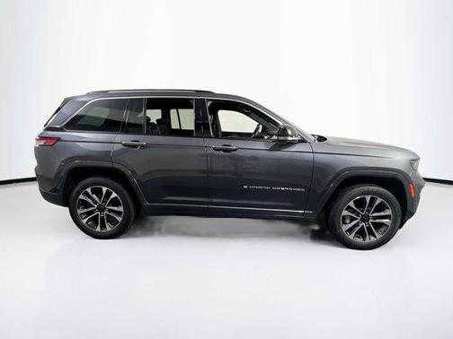 Baltic Gray Metallic Clearcoat 2022 Jeep Grand Cherokee Overland