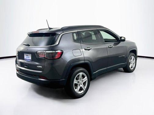 Granite Crystal Metallic Clearcoat 2023 Jeep Compass Latitude
