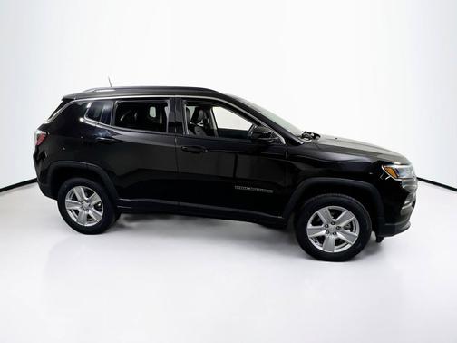 Diamond Black Crystal Pearlcoat 2022 Jeep Compass Latitude
