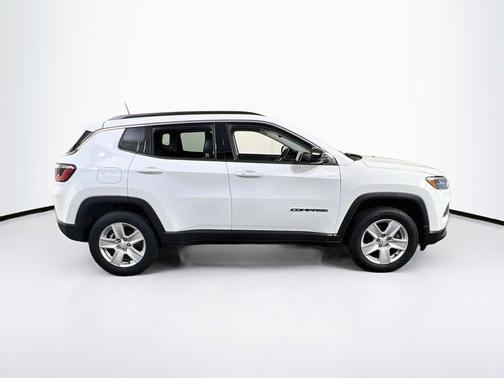 Bright White Clearcoat 2022 Jeep Compass Latitude