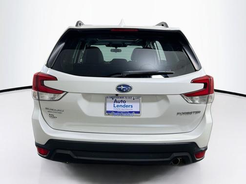 Crystal White Pearl 2023 Subaru Forester Limited