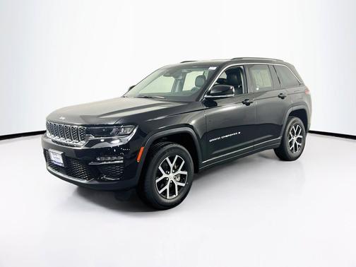 Diamond Black Crystal Pearlcoat 2023 Jeep Grand Cherokee Limited