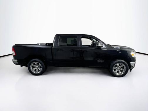 Diamond Black Crystal Pearlcoat 2022 RAM 1500 Big Horn/Lone Star