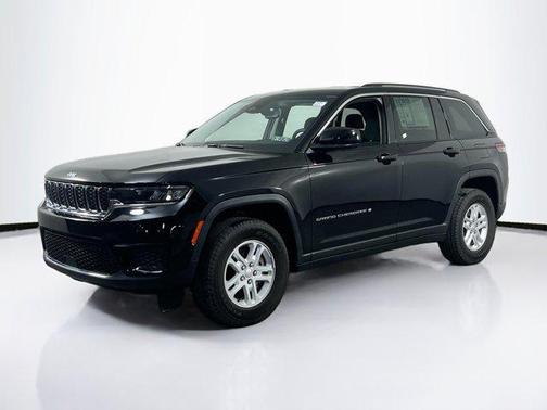 Diamond Black Crystal Pearlcoat 2023 Jeep Grand Cherokee Laredo