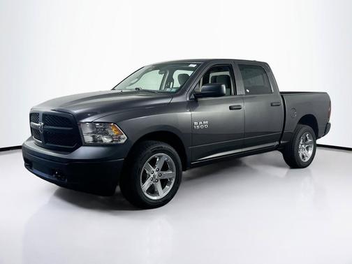 Granite Crystal Metallic Clearcoat 2018 RAM 1500 Tradesman